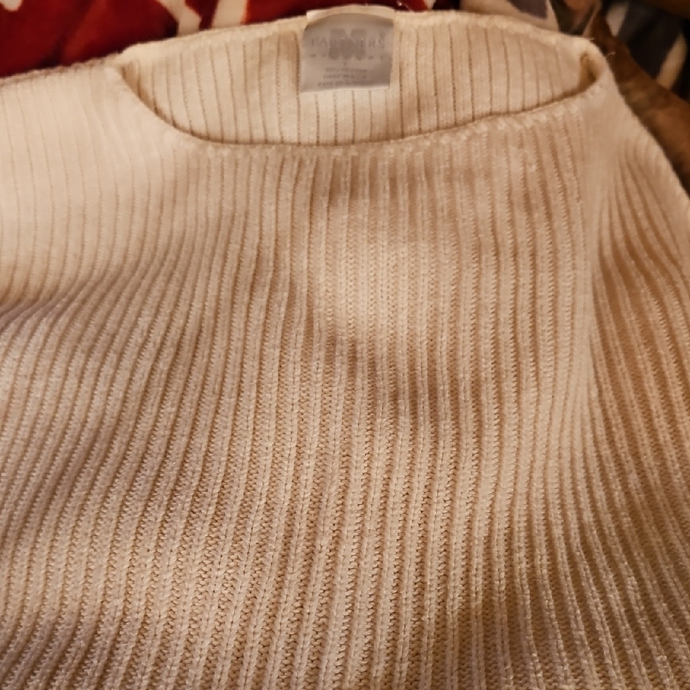 PARTNERS MERVYNS Elegant Cream Ribbed Sweater - L